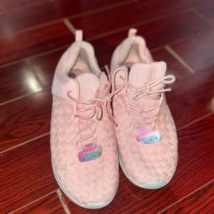 Size 9 sketcher running shoes